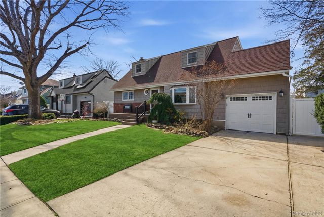 332 1st Avenue, Massapequa Park, NY 11762