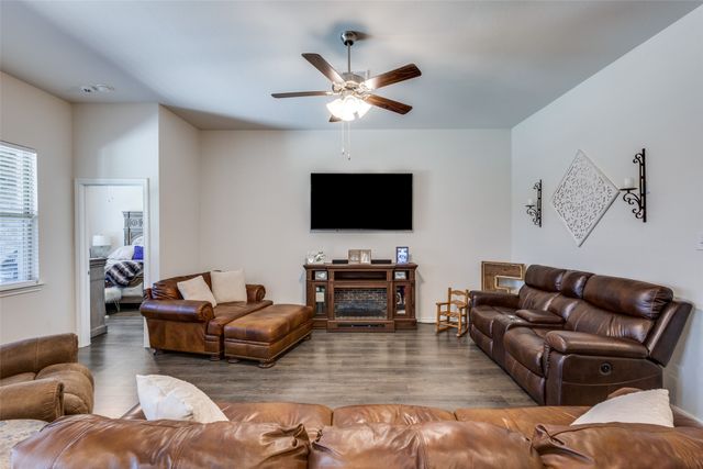 900 Honey Maple Street, Princeton, TX 75407