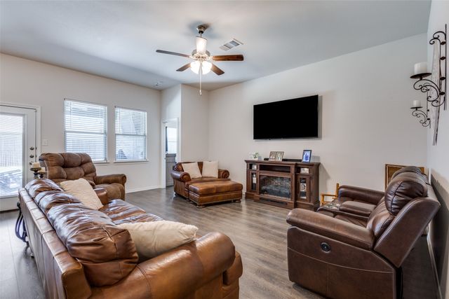 900 Honey Maple Street, Princeton, TX 75407