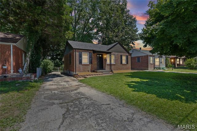 580 S New Florissant Road, Florissant, MO 63031
