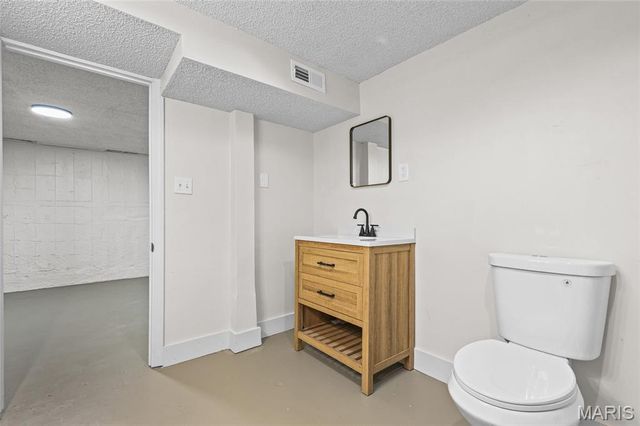 580 S New Florissant Road, Florissant, MO 63031