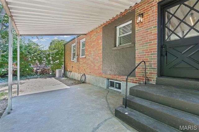 580 S New Florissant Road, Florissant, MO 63031