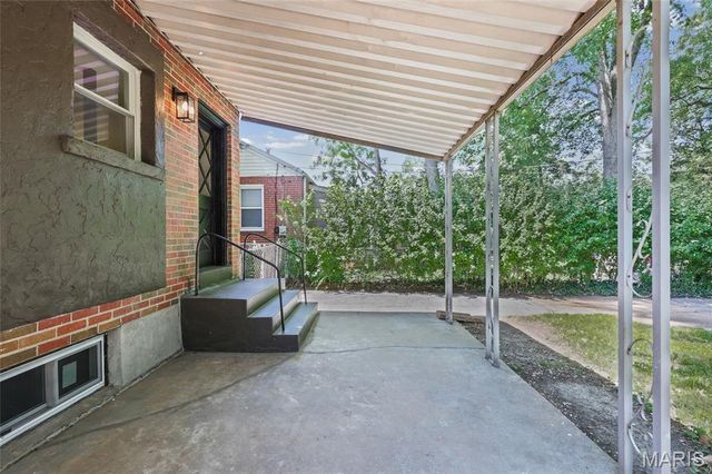 580 S New Florissant Road, Florissant, MO 63031