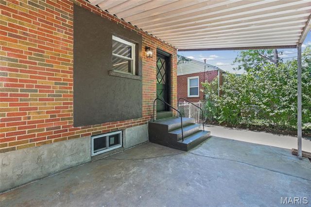 580 S New Florissant Road, Florissant, MO 63031