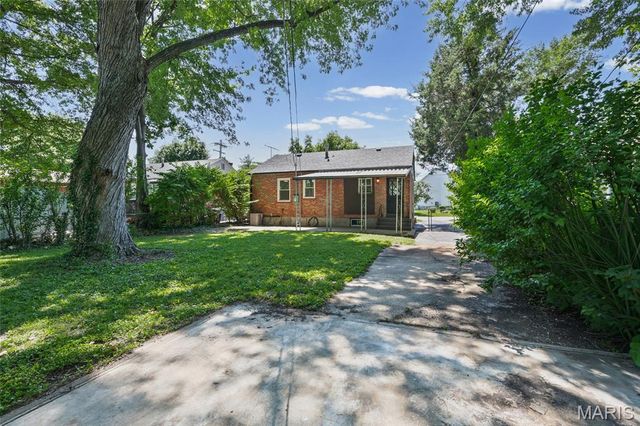580 S New Florissant Road, Florissant, MO 63031