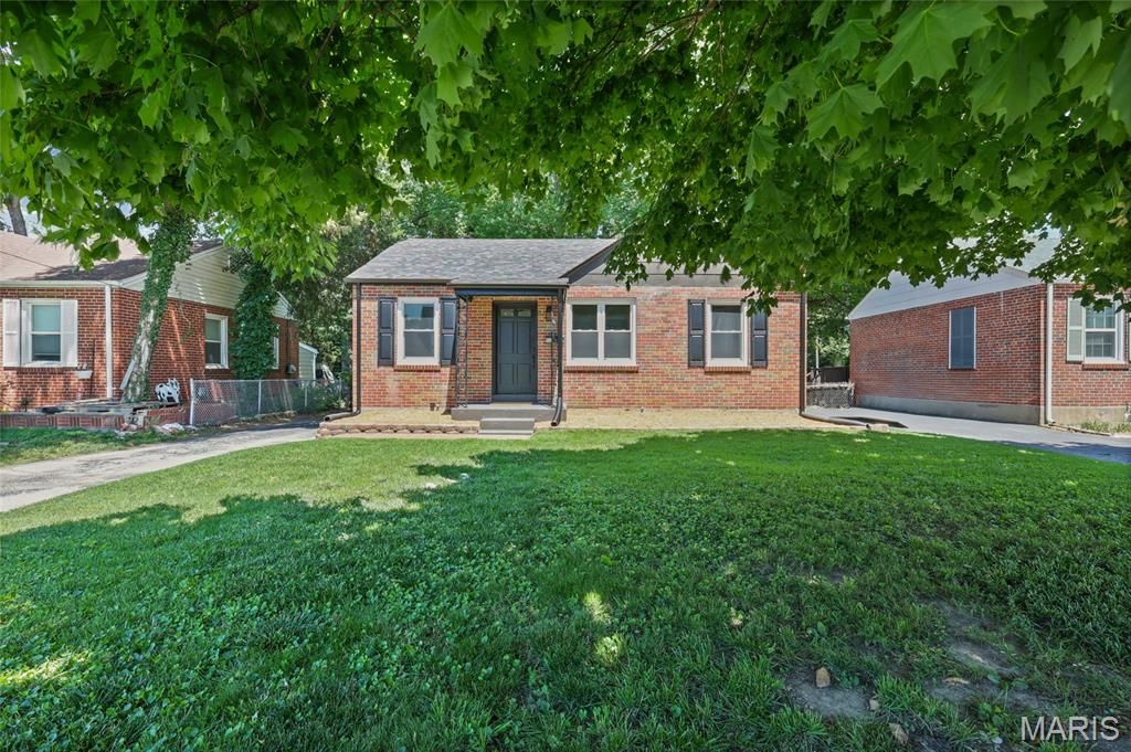 580 S New Florissant Road, Florissant, MO 63031