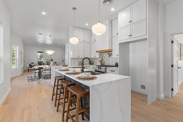 1207 Lexington ST, Taylor, TX 76574