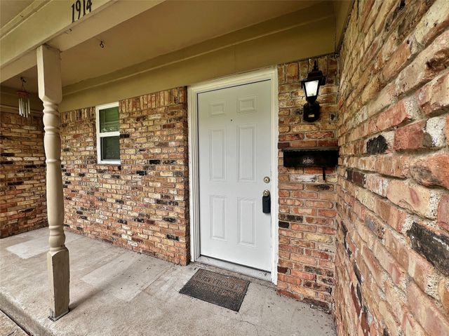 1914 W Northgate Drive, Irving, TX 75062