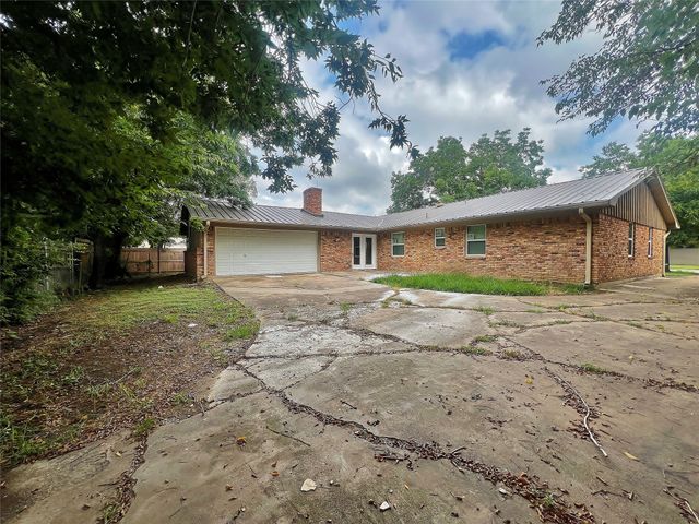 1914 W Northgate Drive, Irving, TX 75062
