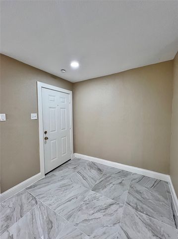 1914 W Northgate Drive, Irving, TX 75062