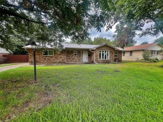 1914 W Northgate Drive, Irving, TX 75062