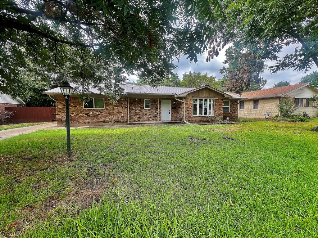 1914 W Northgate Drive, Irving, TX 75062