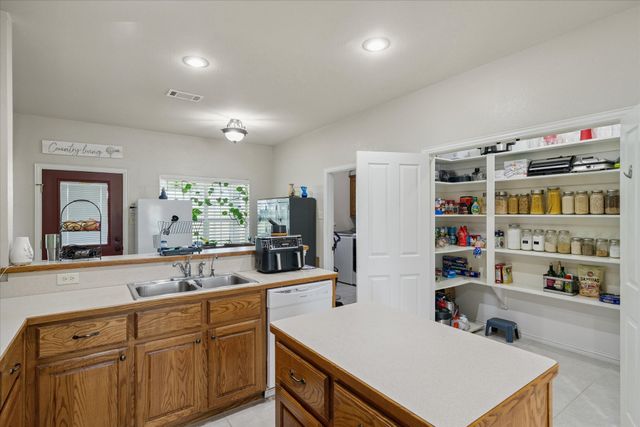 4647 Vz County Road 3416, Wills Point, TX 75169
