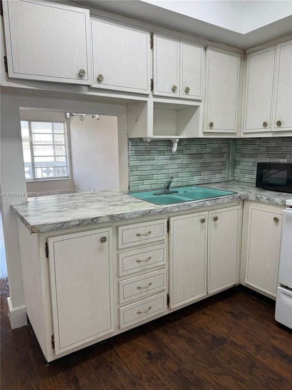 16701 NE 14th Ave 201, Miami, FL 33162