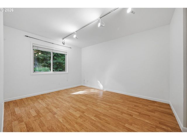9814 Sw QUAIL POST Rd, Portland, OR 97219