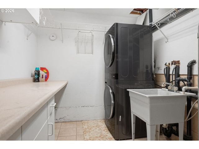 9814 Sw QUAIL POST Rd, Portland, OR 97219