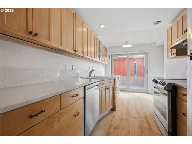 9814 Sw QUAIL POST Rd, Portland, OR 97219
