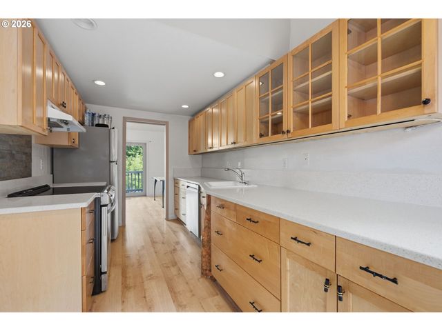9814 Sw QUAIL POST Rd, Portland, OR 97219