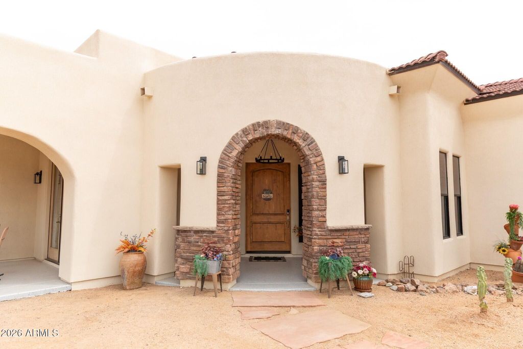 Image 1 of property listing at 16736 E GLORIA Lane, Scottsdale, AZ 85262