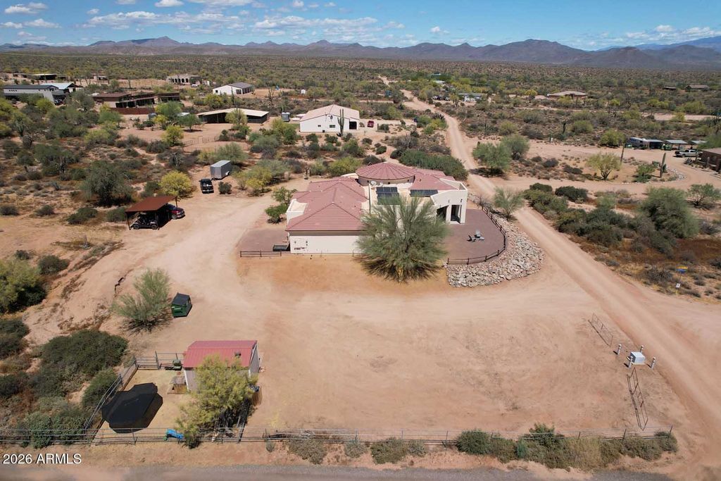 Image 14 of property listing at 16736 E GLORIA Lane, Scottsdale, AZ 85262