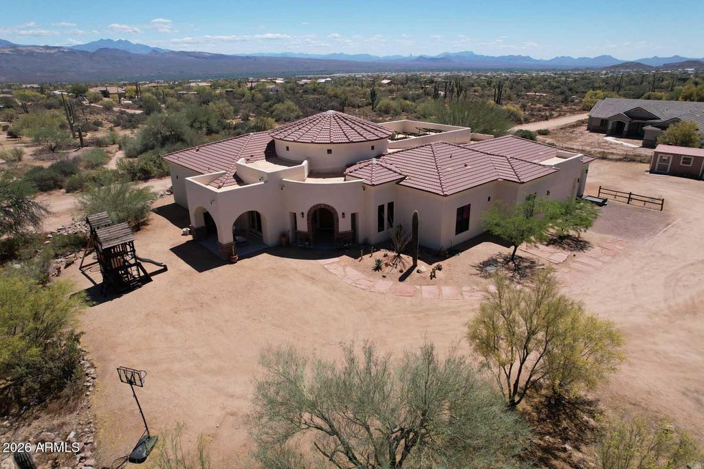 Image 15 of property listing at 16736 E GLORIA Lane, Scottsdale, AZ 85262
