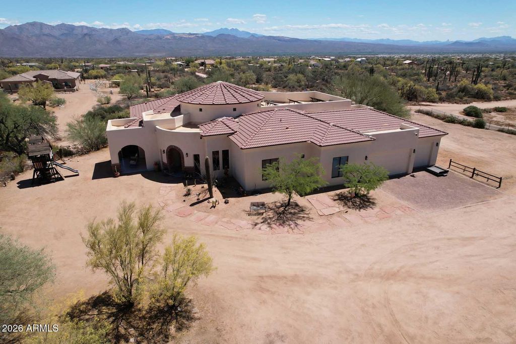 Image 17 of property listing at 16736 E GLORIA Lane, Scottsdale, AZ 85262