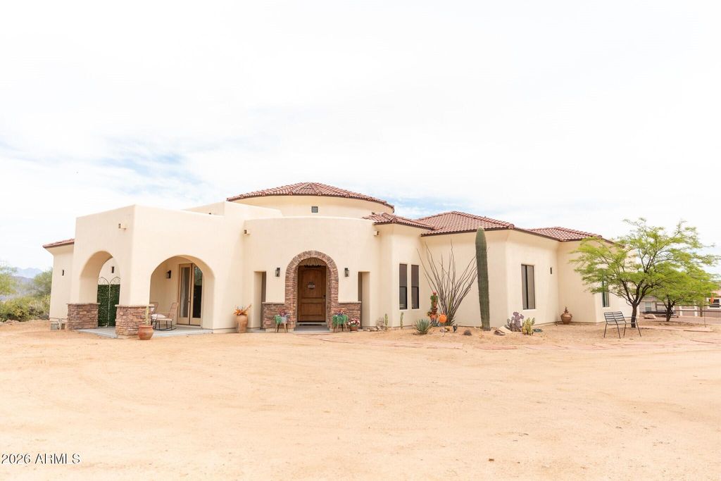 Image 2 of property listing at 16736 E GLORIA Lane, Scottsdale, AZ 85262