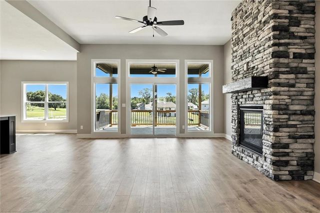 2101 Crooked Creek Drive, Kearney, MO 64060