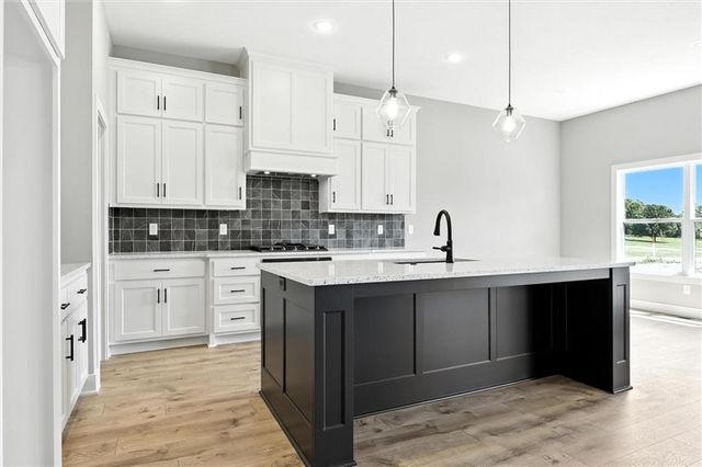 2101 Crooked Creek Drive, Kearney, MO 64060