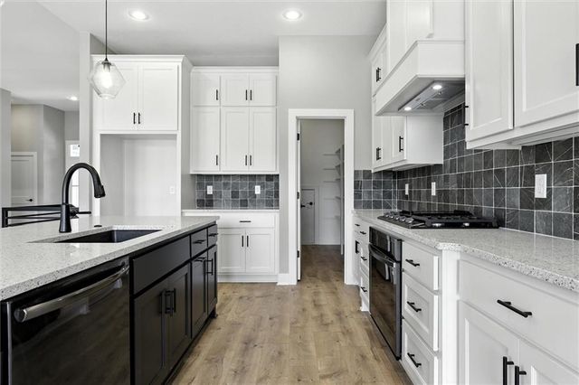 2101 Crooked Creek Drive, Kearney, MO 64060