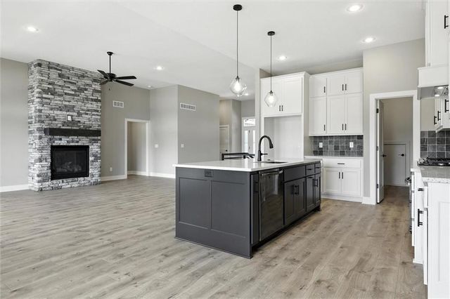 2101 Crooked Creek Drive, Kearney, MO 64060