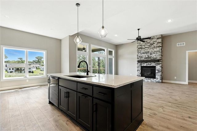 2101 Crooked Creek Drive, Kearney, MO 64060