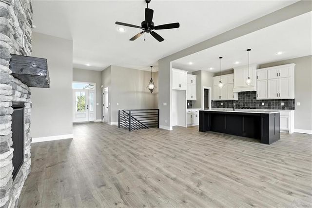 2101 Crooked Creek Drive, Kearney, MO 64060