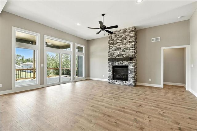 2101 Crooked Creek Drive, Kearney, MO 64060