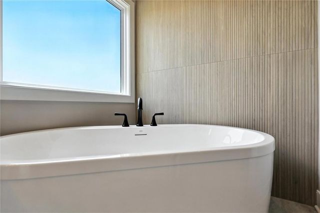 2101 Crooked Creek Drive, Kearney, MO 64060