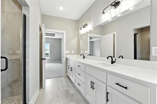 2101 Crooked Creek Drive, Kearney, MO 64060