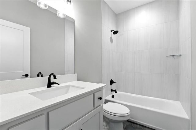 2101 Crooked Creek Drive, Kearney, MO 64060