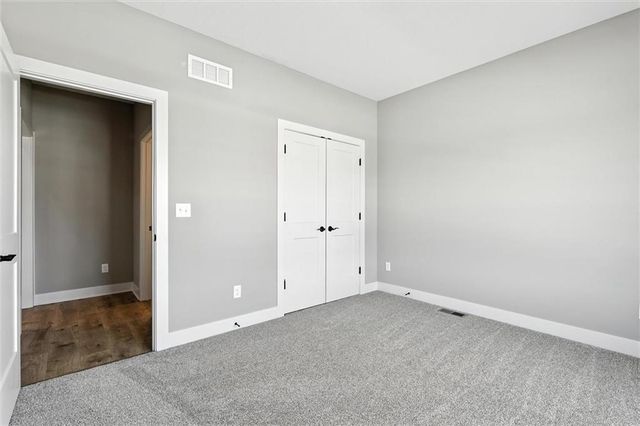 2101 Crooked Creek Drive, Kearney, MO 64060