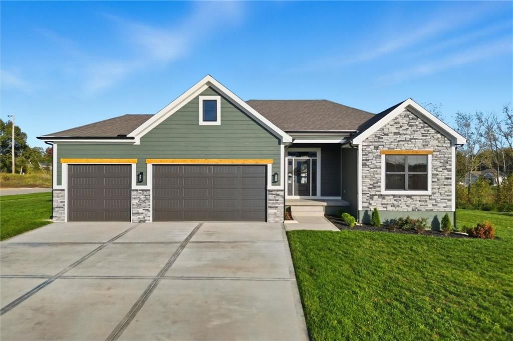 2101 Crooked Creek Drive, Kearney, MO 64060