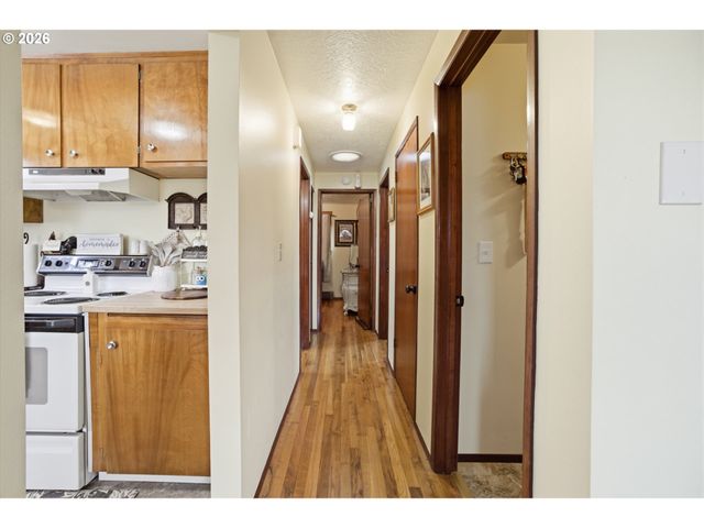 1237 QUINN Rd, Woodburn, OR 97071