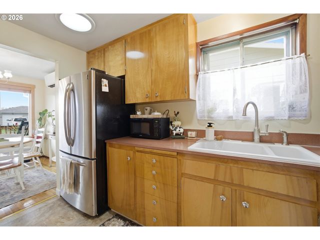 1237 QUINN Rd, Woodburn, OR 97071