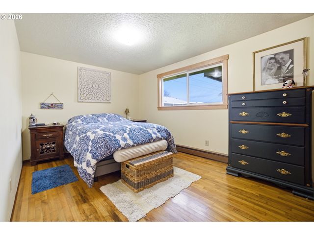 1237 QUINN Rd, Woodburn, OR 97071