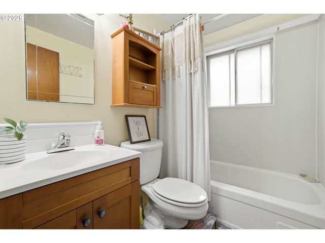 1237 QUINN Rd, Woodburn, OR 97071