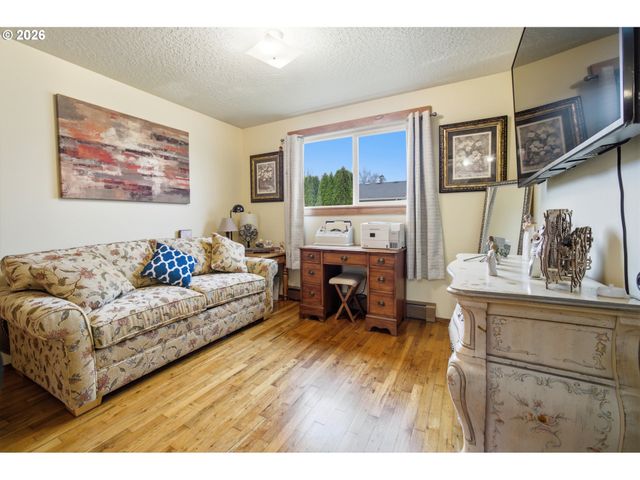 1237 QUINN Rd, Woodburn, OR 97071