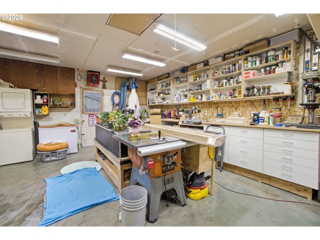 1237 QUINN Rd, Woodburn, OR 97071