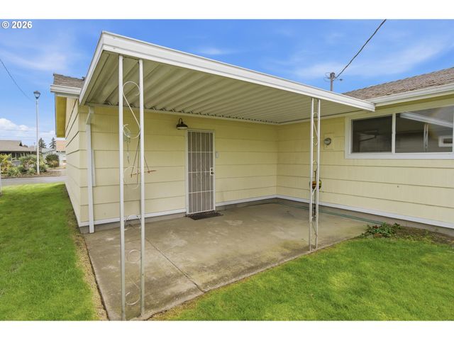 1237 QUINN Rd, Woodburn, OR 97071