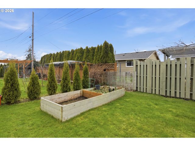 1237 QUINN Rd, Woodburn, OR 97071