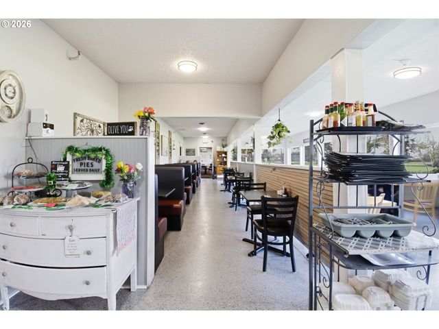 1237 QUINN Rd, Woodburn, OR 97071