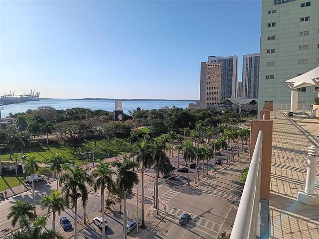 244 Biscayne Boulevard 2805, Miami, FL 33132