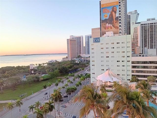 244 Biscayne Boulevard 2805, Miami, FL 33132